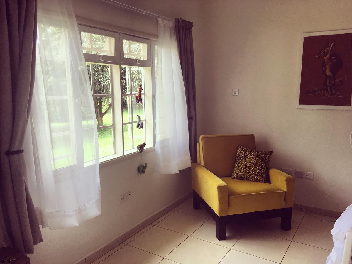 The Guinea Fowl Bed & Breakfast Ентебе Екстериор снимка